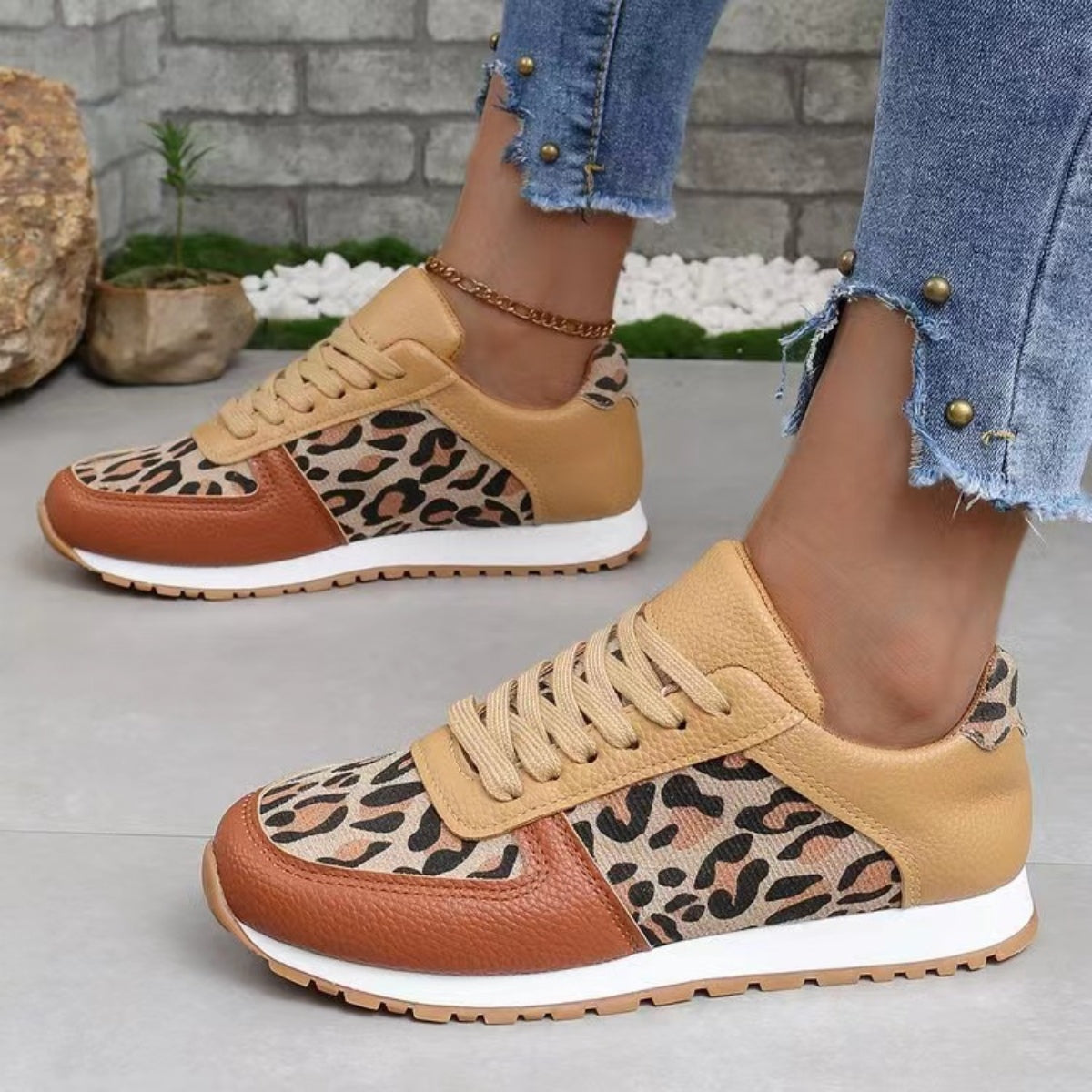 Women's Tied Printed PU Leather Athletic Sneakers