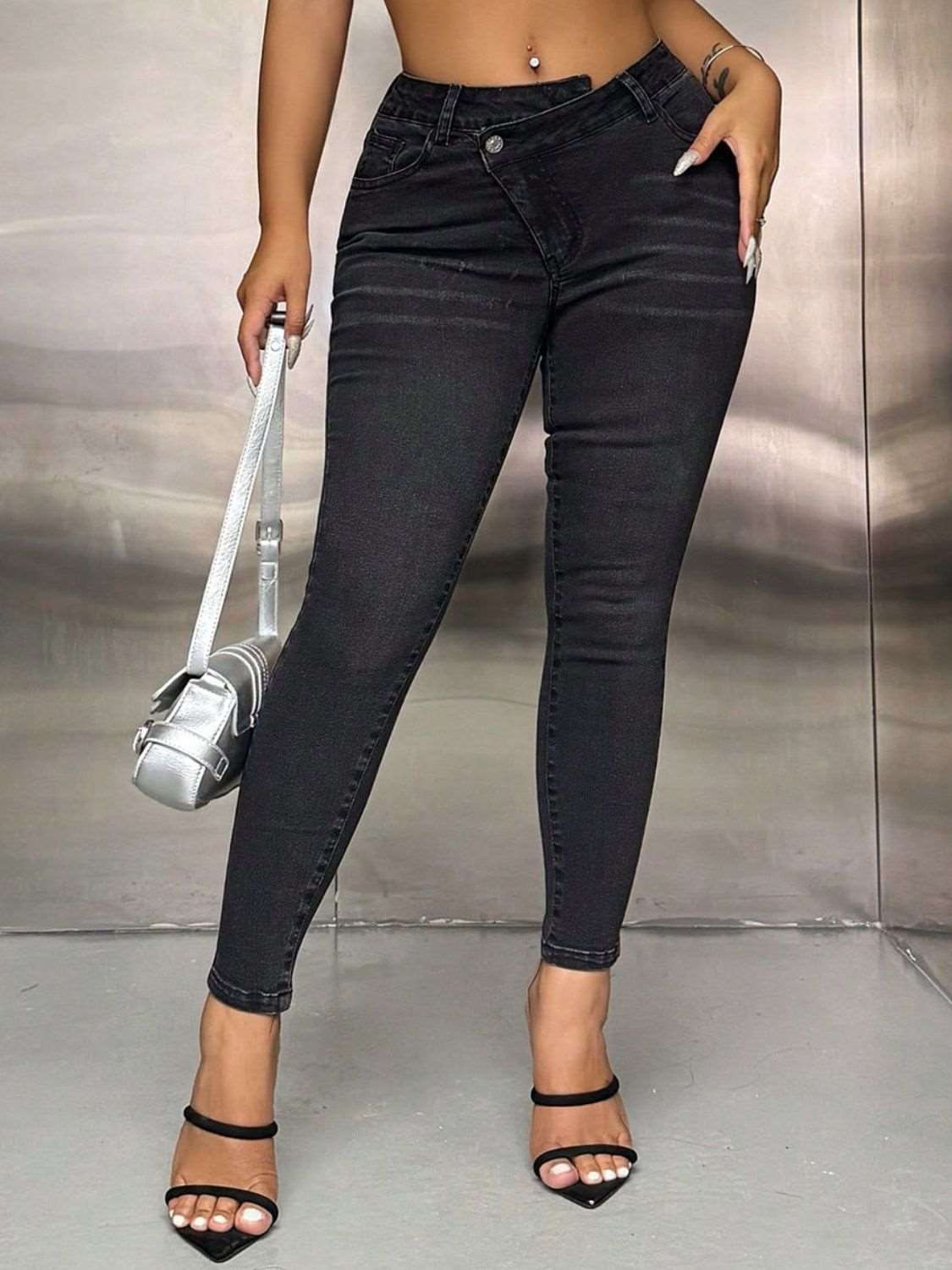 Asymmetric Buttoned Waist Jeans with Pockets