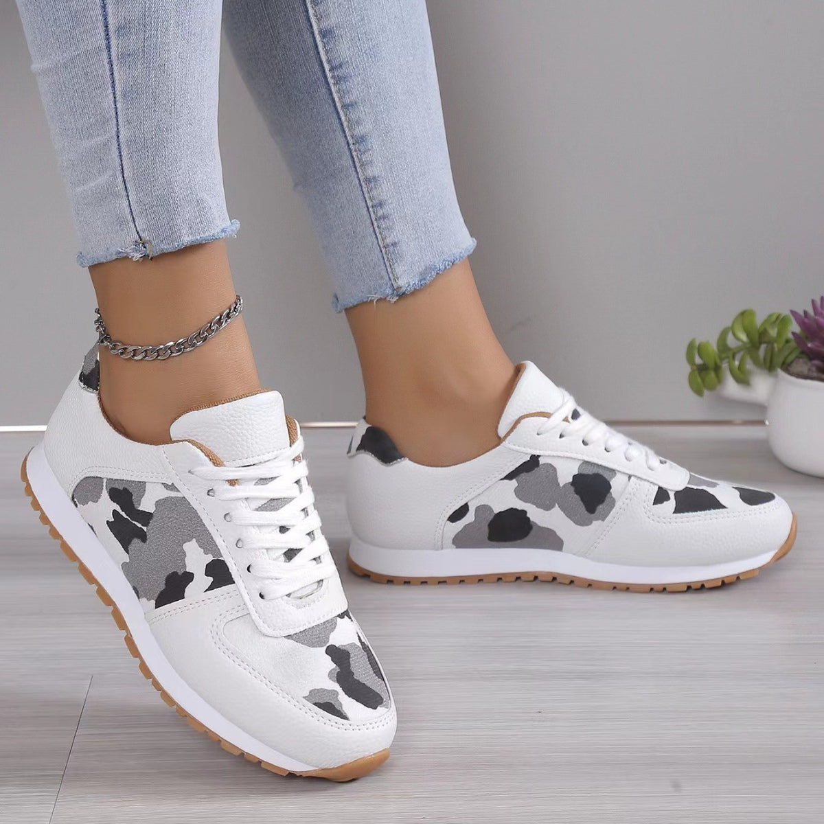 Women's Tied Printed PU Leather Athletic Sneakers