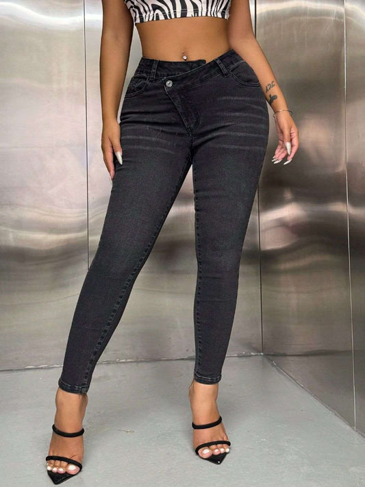 Asymmetric Buttoned Waist Jeans with Pockets