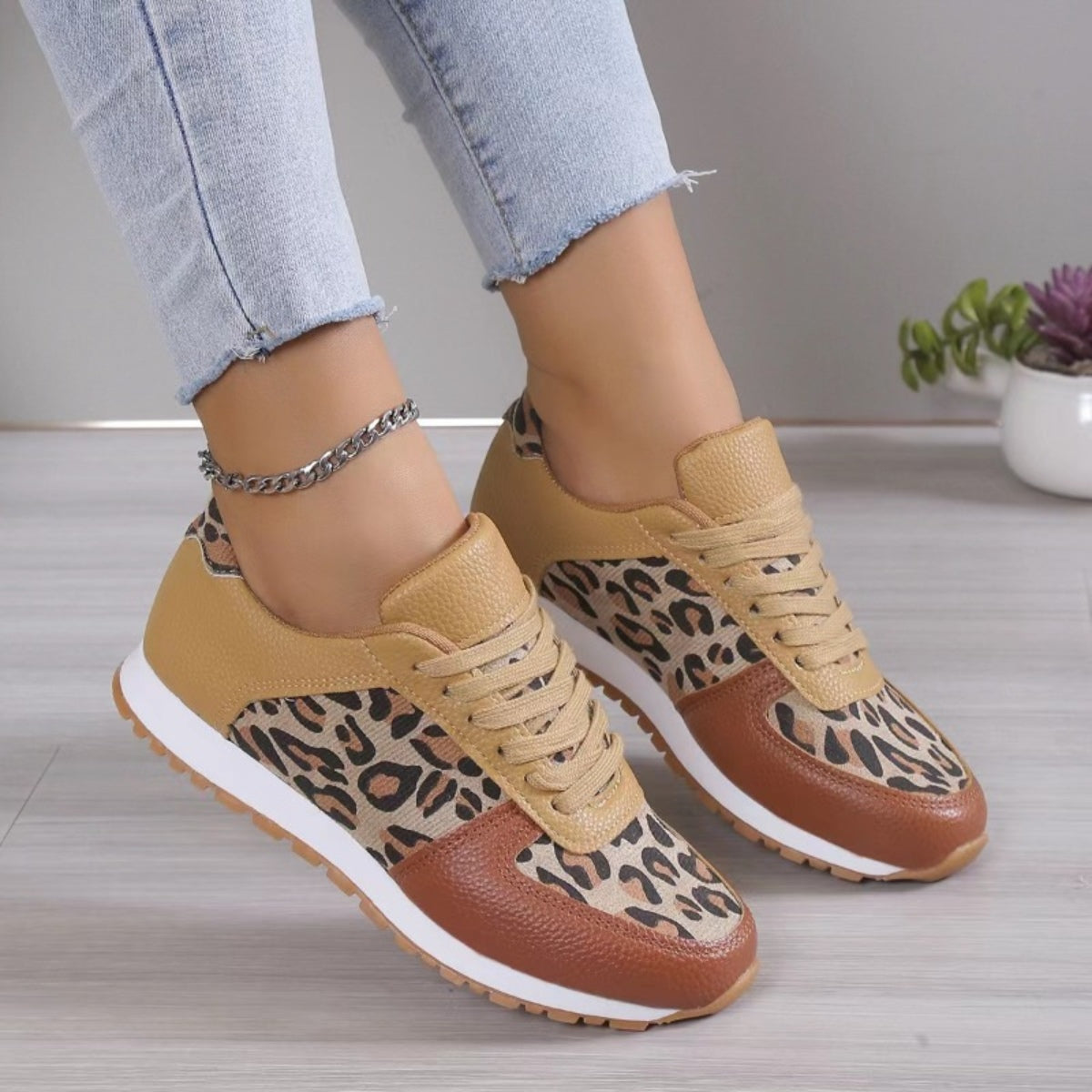 Women's Tied Printed PU Leather Athletic Sneakers