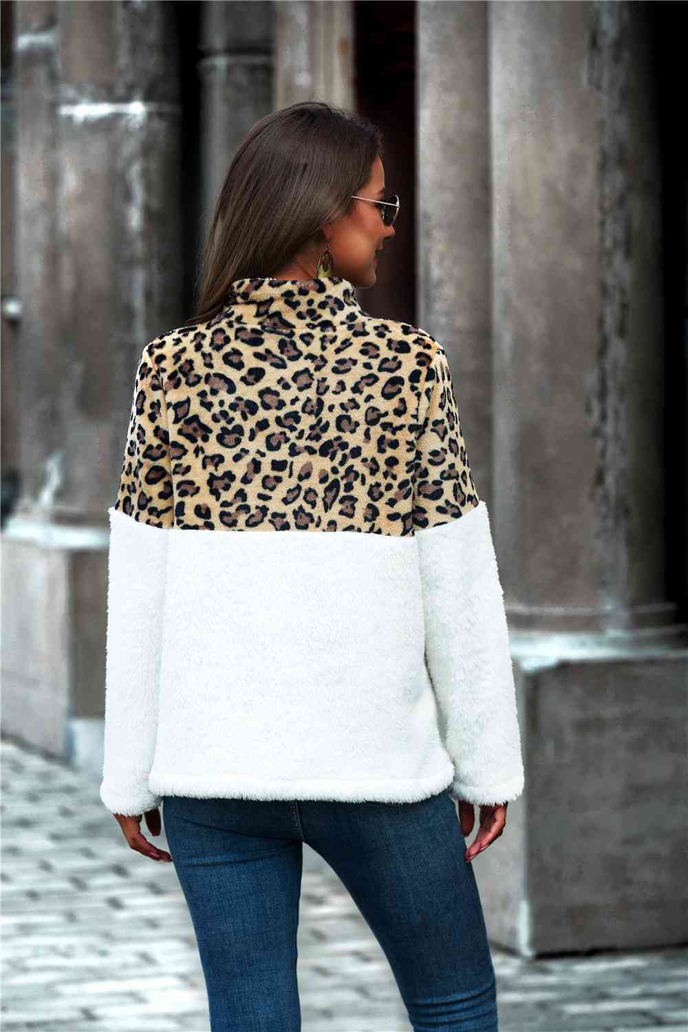 Sudadera teddy con cuello con media cremallera y bloques de color leopardo para mujer