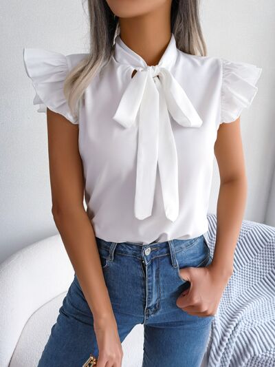 Blouse à manches courtes et col noué