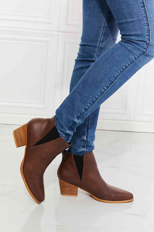 MMShoes Bottines à bout pointu Back At It pour femmes en chocolat